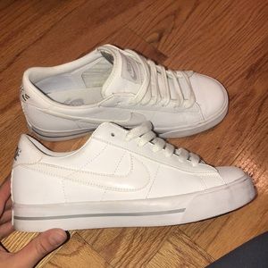 Nike 7.5 women’s white shoes. Barely worn.